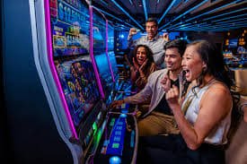 crazy666 APP ဖြင့် Live Casino Baccarat ကစားနေသောမြန်မာ ကစားသမားပုံ